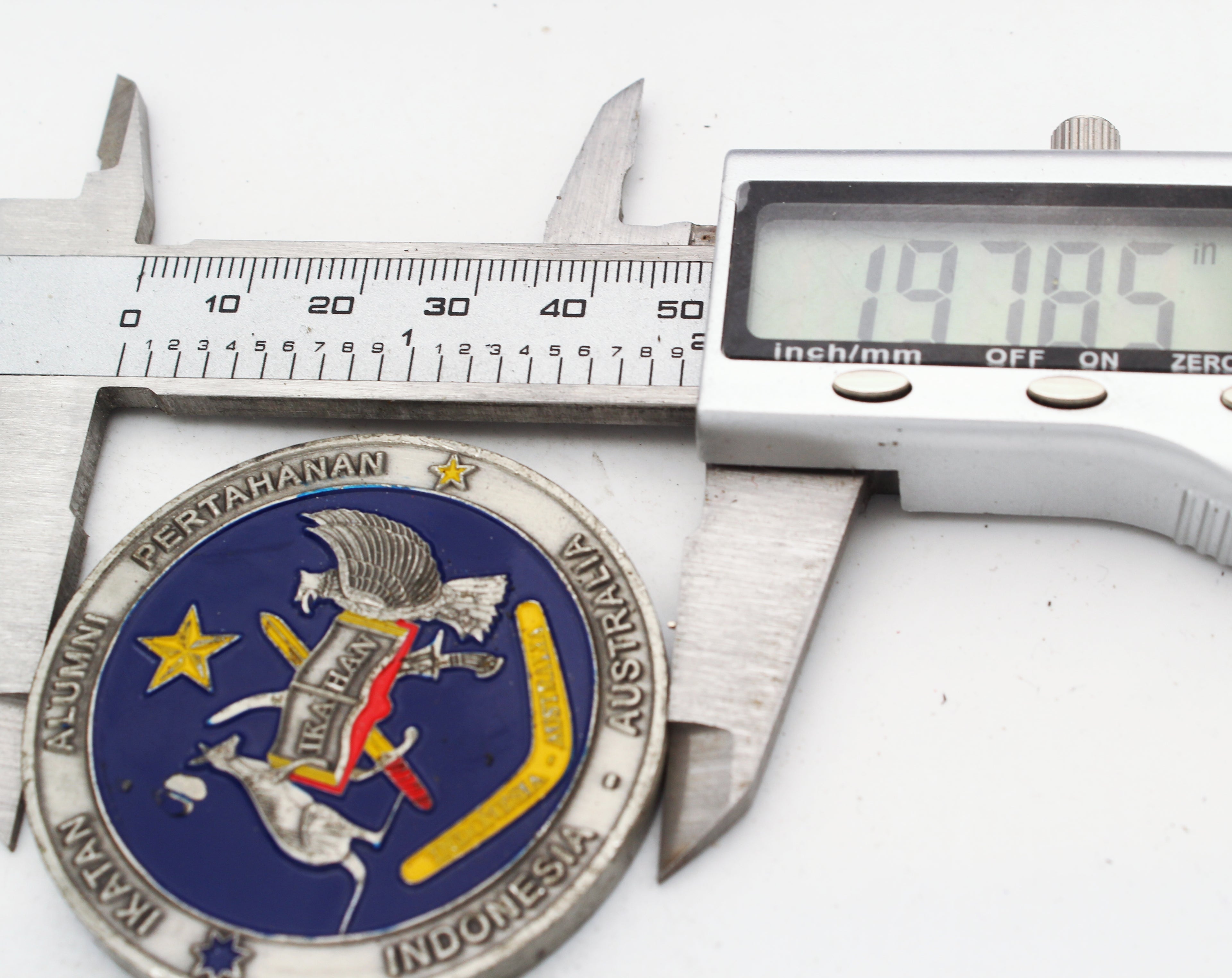 Indonesia Australia Defense Alumni Challenge Coin 2 Inch Military Collectible Pre-owned